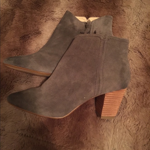**NWOT** Banana Republic booties — never worn - Picture 4 of 5